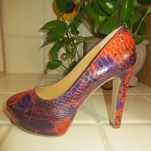 NINE WEST Snakeskin Platform Pumps - Size 5